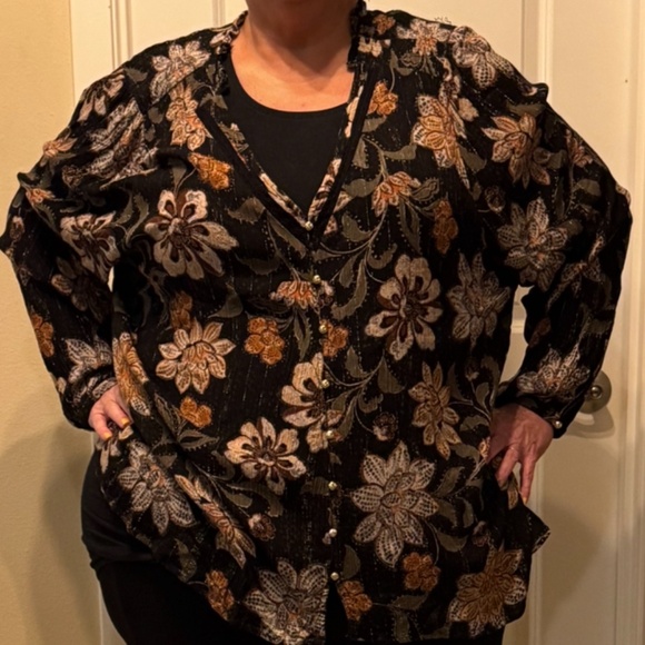 Floral Lurex Button-Front Blouse πΌβ¨ - Picture 10 of 10